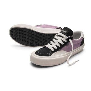 Straye Logan Canvas Sneakers NIB Size 9.5